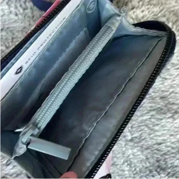 Vera Bradley RFID Petite Zip-Around Wallet Mod Paisley NWT - Picture 6 of 6